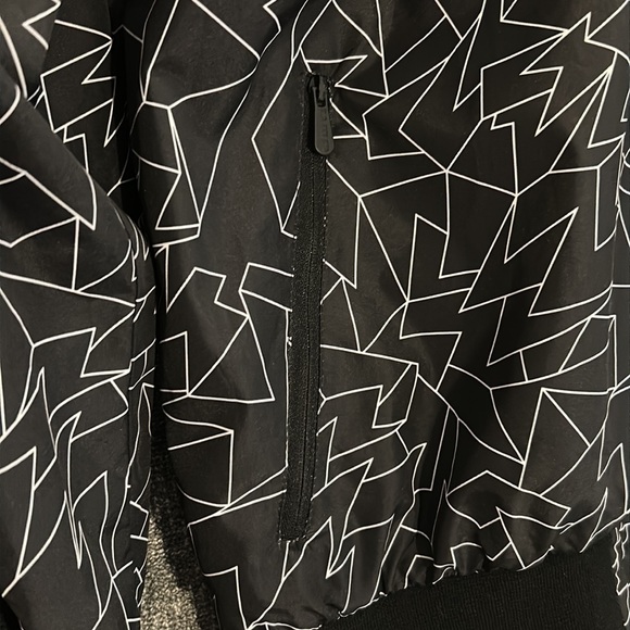 Windbreaker, Geometric pattern - Picture 2 of 8